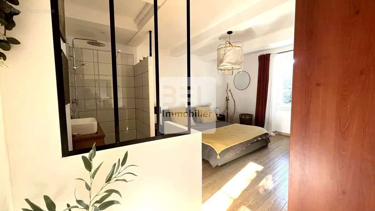 Maison à LAUDUN-L&#039;ARDOISE