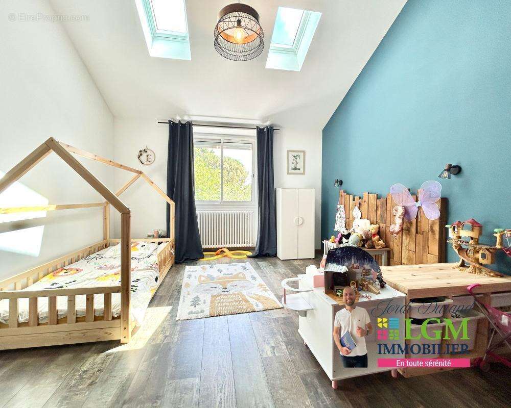 AUBIGNY-LES CLOUZEAUX – Maison familiale rénovée 113 m² – Jardin clos - photo 6