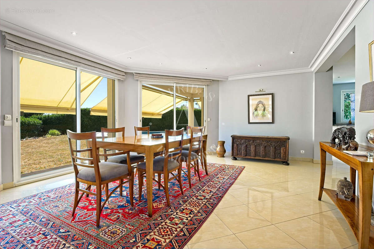 Maison à PREVESSIN-MOENS