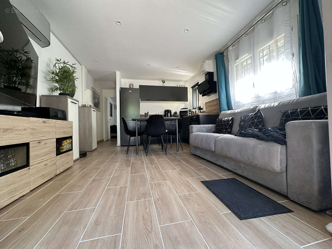 Appartement 33 m2 a frejus en rez-de-jardin, avec piscine terrain de tennis, basket et boules - photo 5