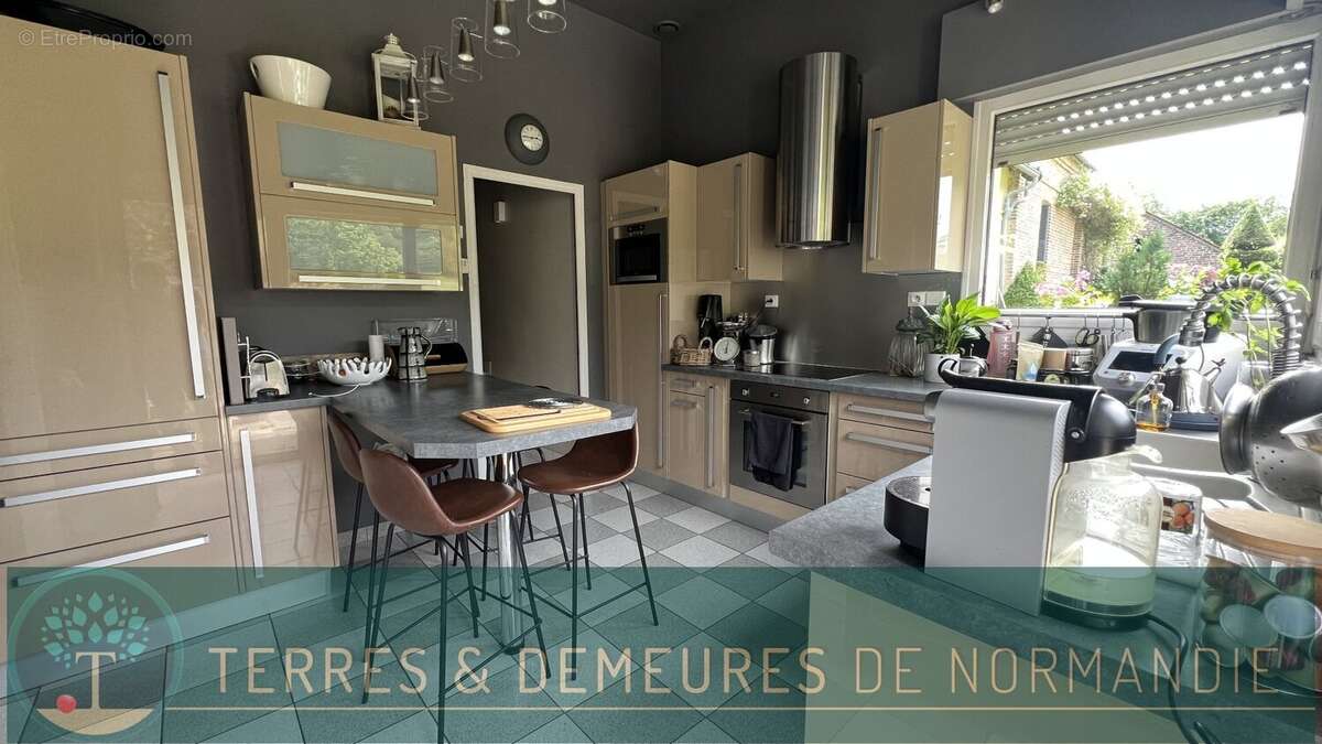 A vendre Authentique demeure normande 260m² issue de deux longères, 5 chambres, dépendances et jardin paysager 3400m², environne - photo 4