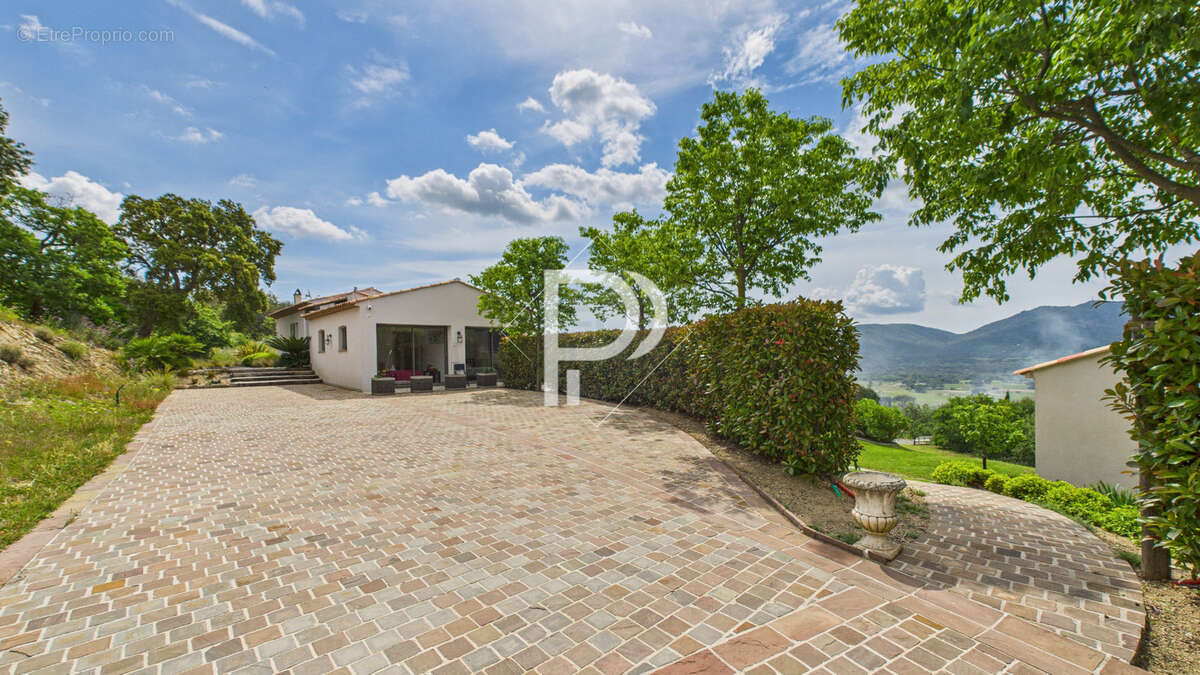 Maison à PLAN-DE-LA-TOUR