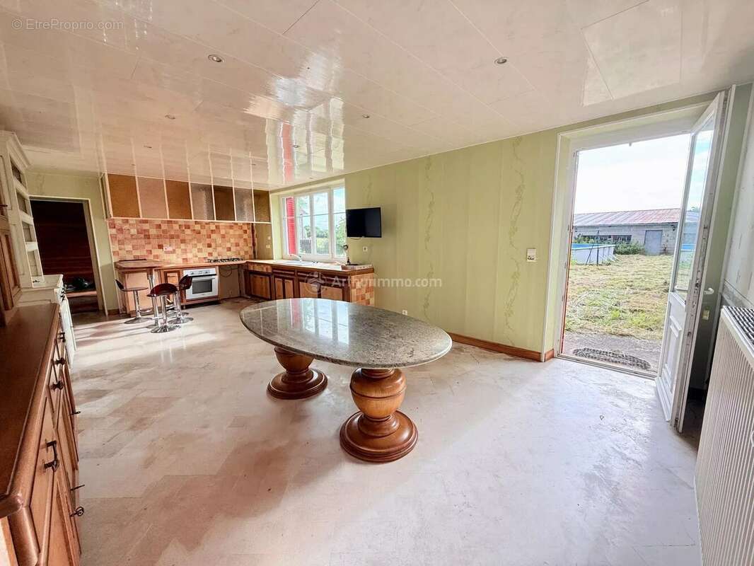 Maison en pierre avec hangar - photo 4