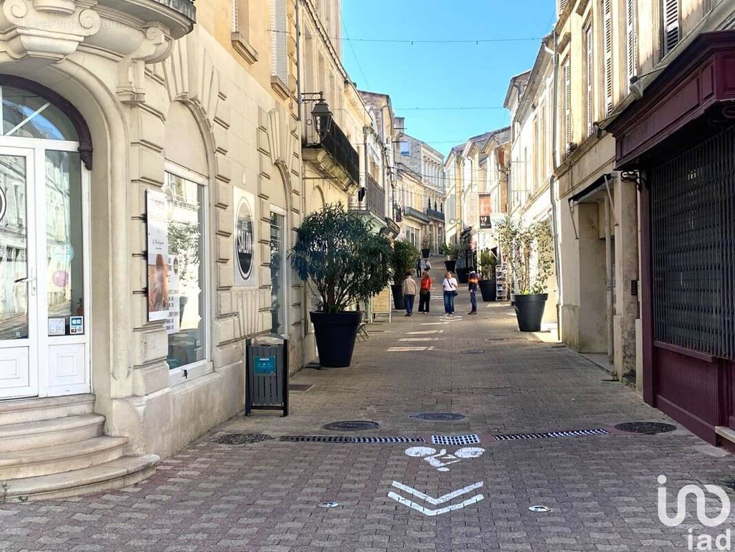 Photo 1 - Commerce à JONZAC