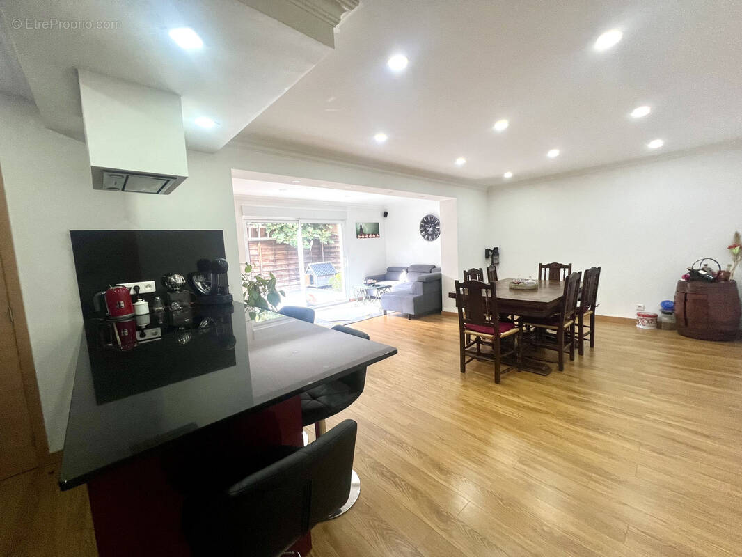 Maison à SARTROUVILLE