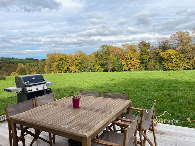 Maison à SAINT-JULIEN-DE-TOURSAC
