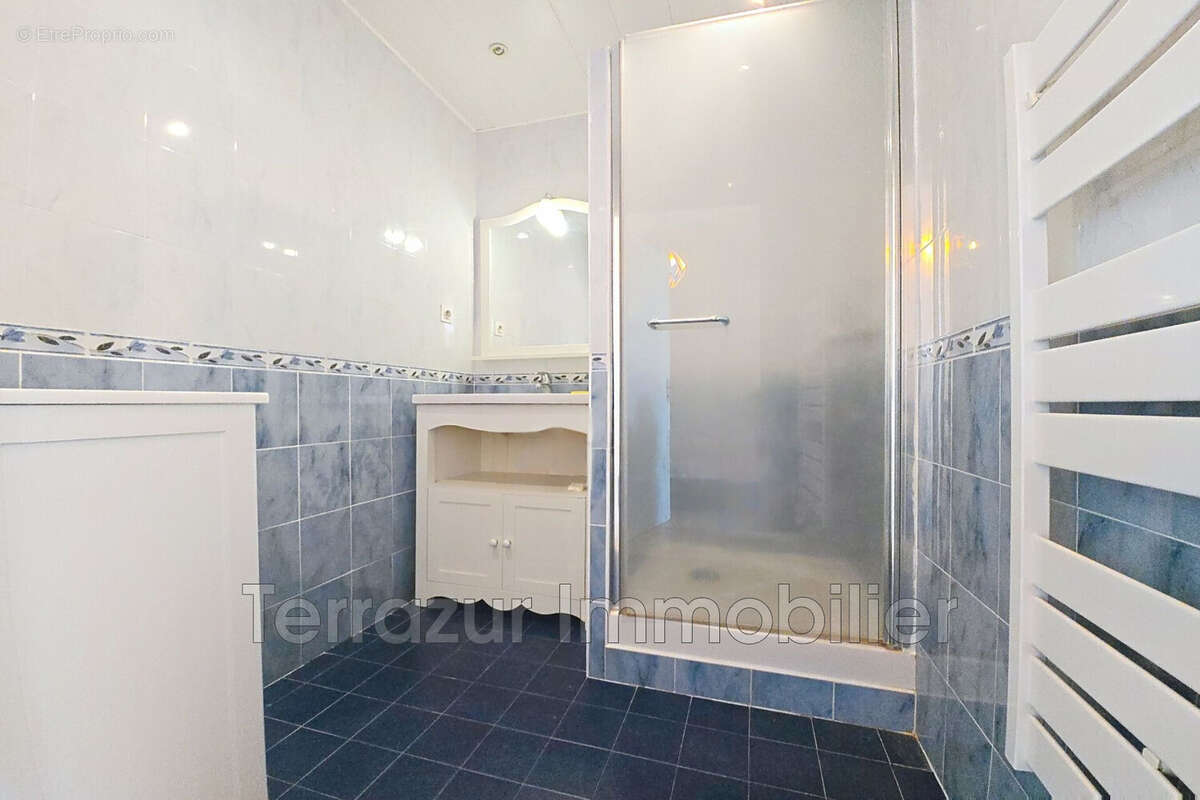 Appartement à VALLAURIS