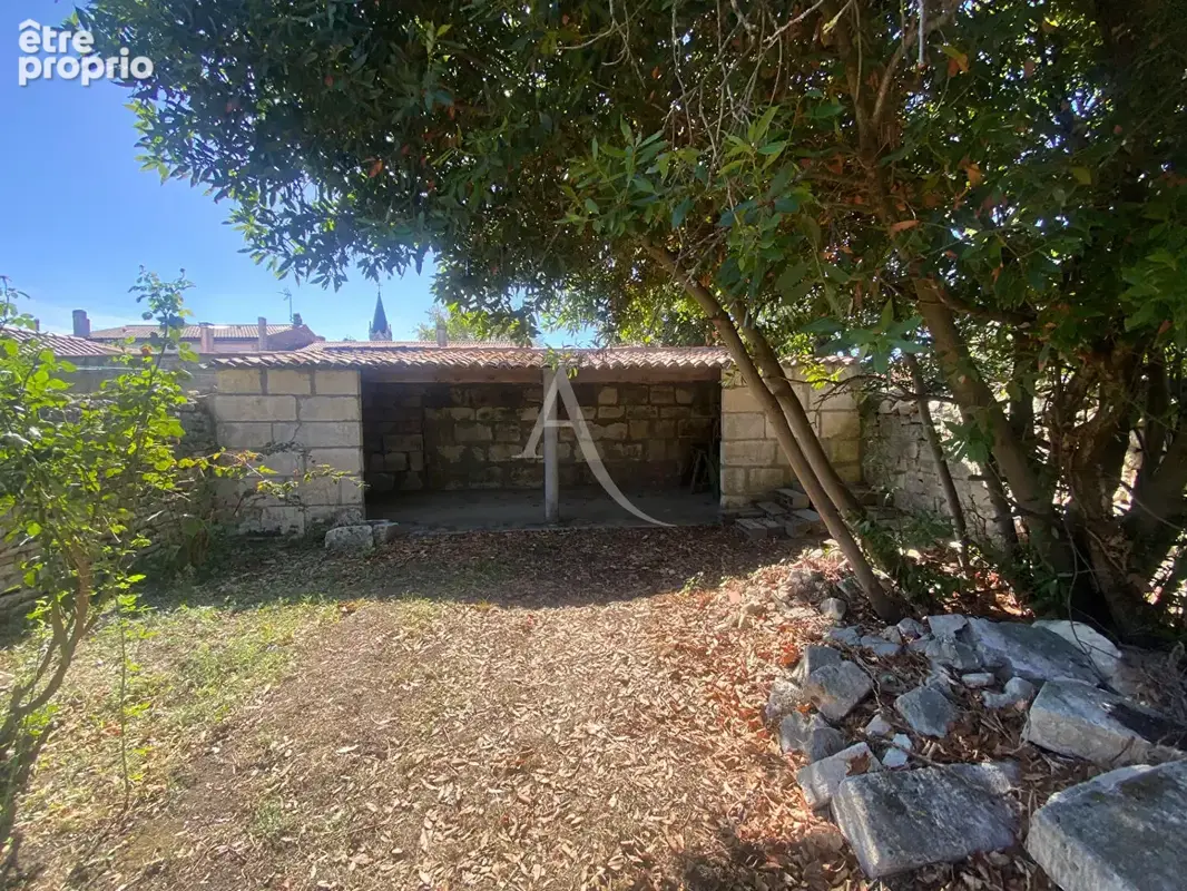 Maison de ville à étage avec jardin et dépendances - photo 18