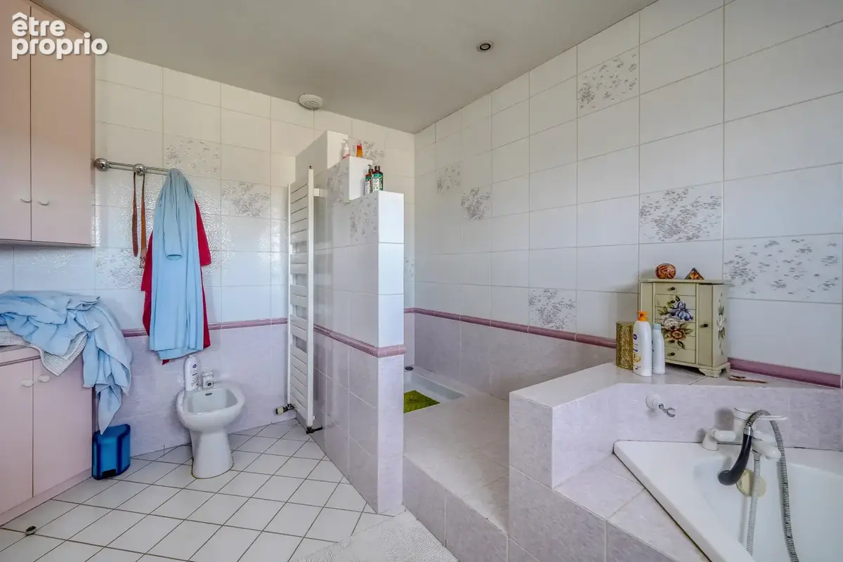 Maison 6 pièces en R+1 de 171m2 sur parcelle de 1571m2 - photo 9