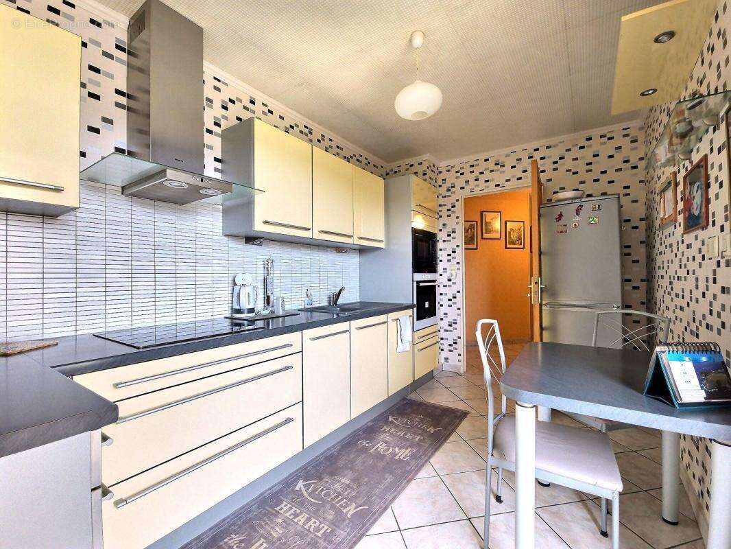 Appartement à CHENOVE