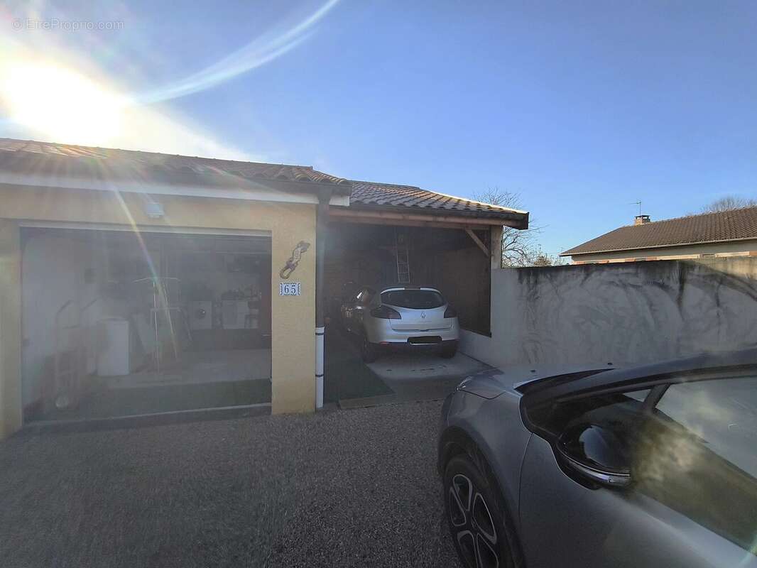 Maison à CRUZILLES-LES-MEPILLAT