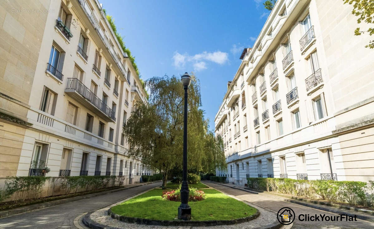 Appartement à PARIS-16E