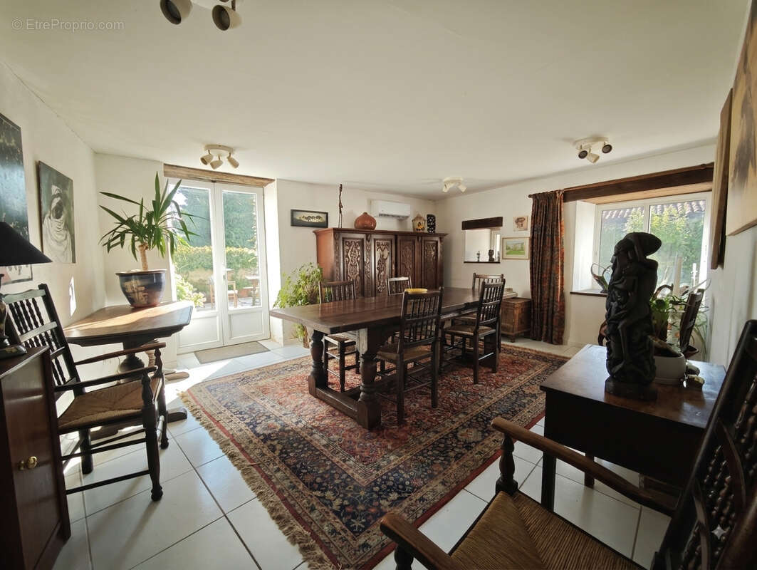 Maison de campagne avec jardin entre Barbezieux et Châteauneuf - photo 4