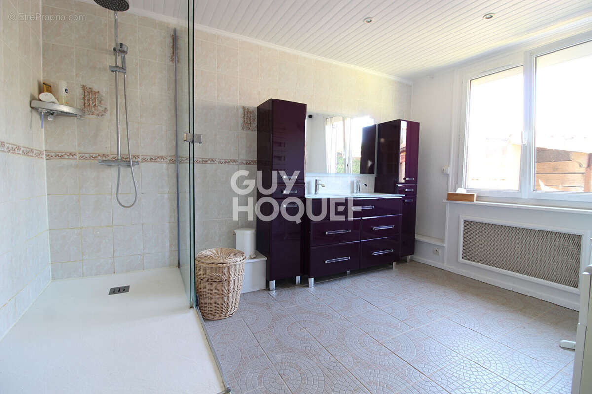 Maison à VERNEUIL-L'ETANG