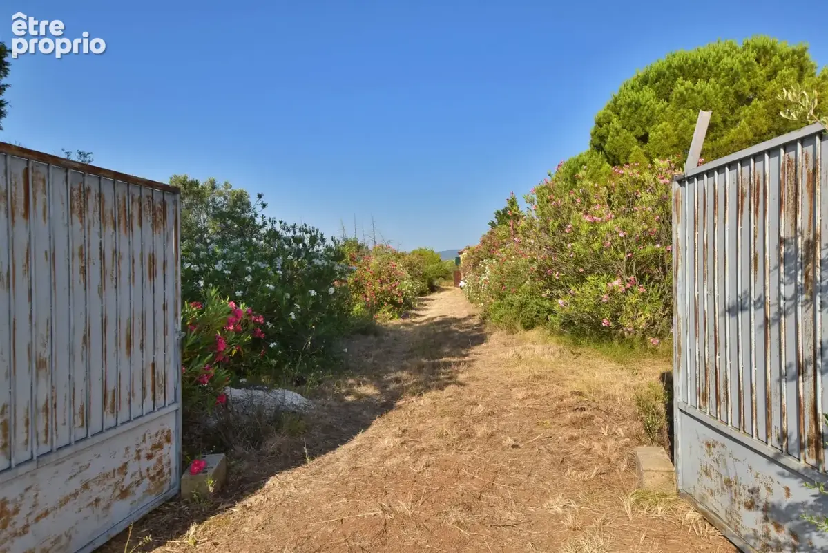 Puget ville (83) - cabanon de 32m² sur parcelle de 5748m² - photo 2