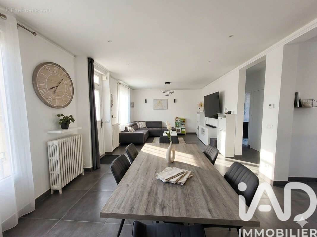 Photo 2 - Maison à CHILLY-MAZARIN