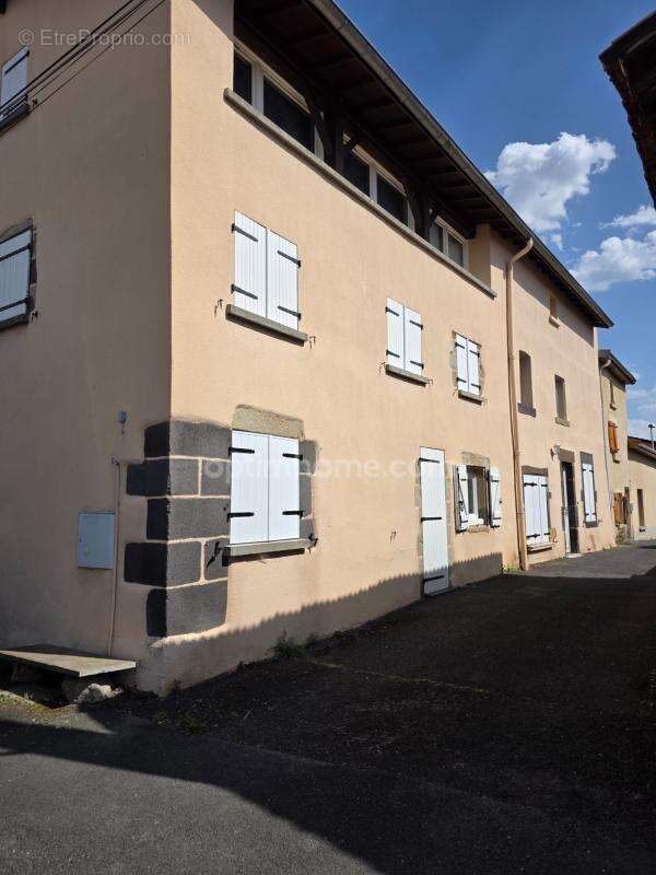 A Beauregard L'Evêque, magnifique bâtisse rénovée de 320 m² – Fort potentiel de rendement ou grande maison de famille - photo 3