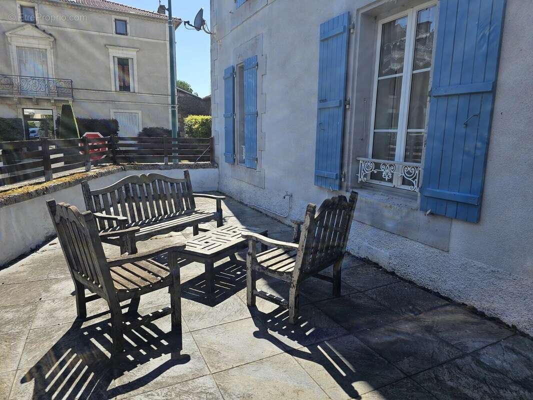 Maison à MONTEMBOEUF