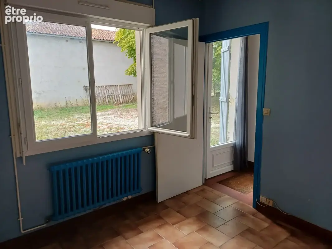 Maison avec grand terrain, verger et dépendances - photo 6