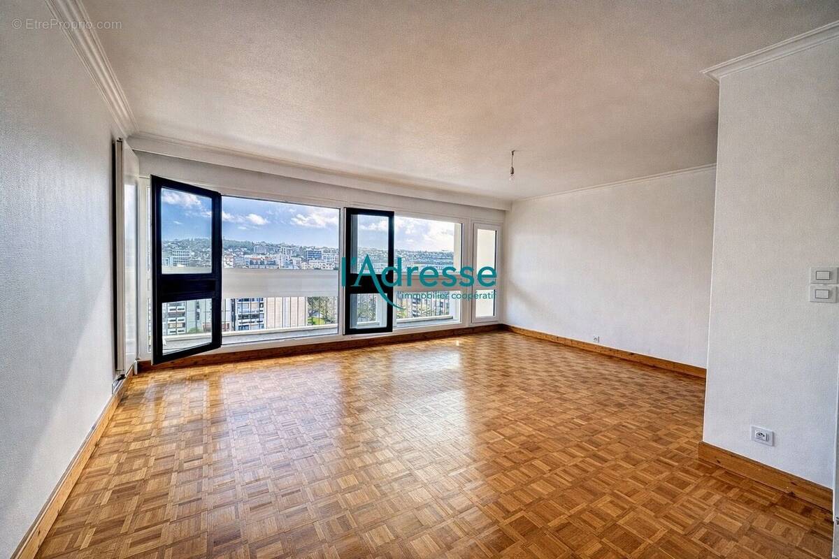 Appartement à NANTERRE