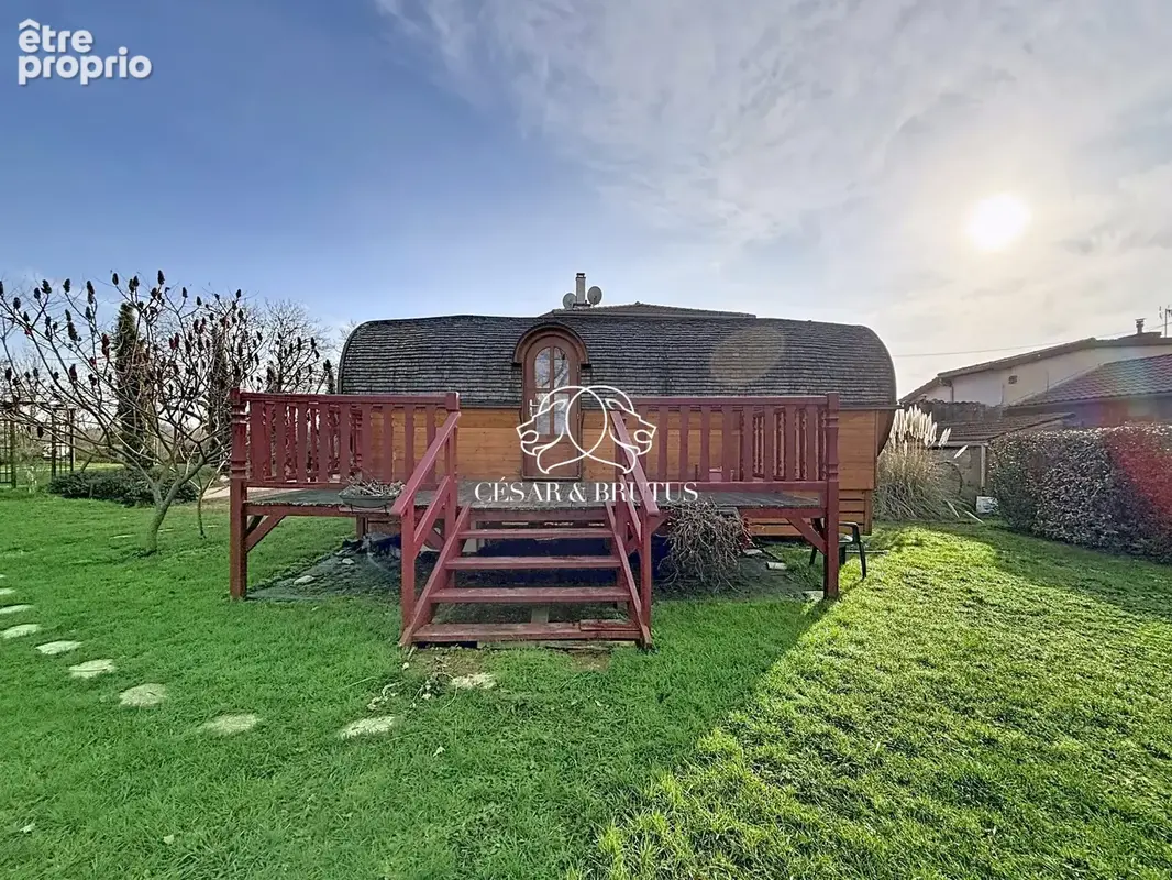 Maison 400 m² à Pouilly-Sous-Charlieu  - photo 2