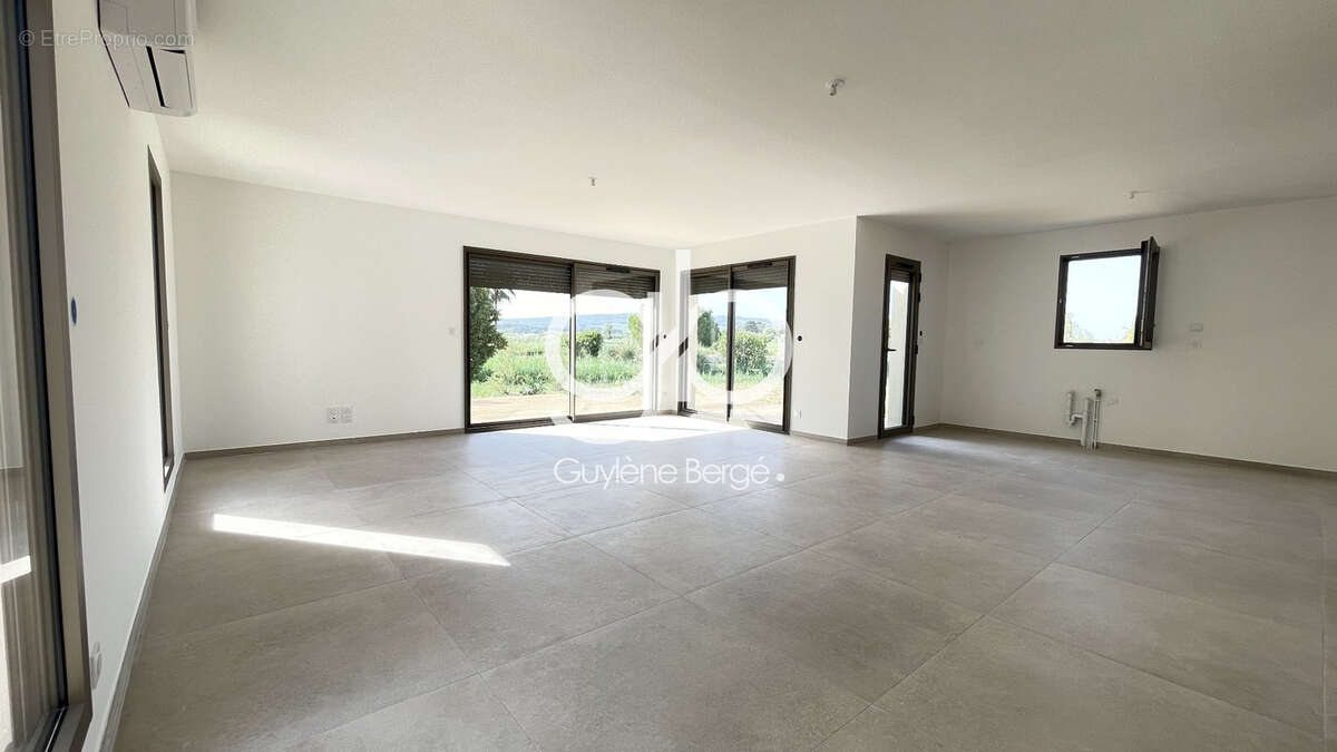 Maison à VIC-LA-GARDIOLE