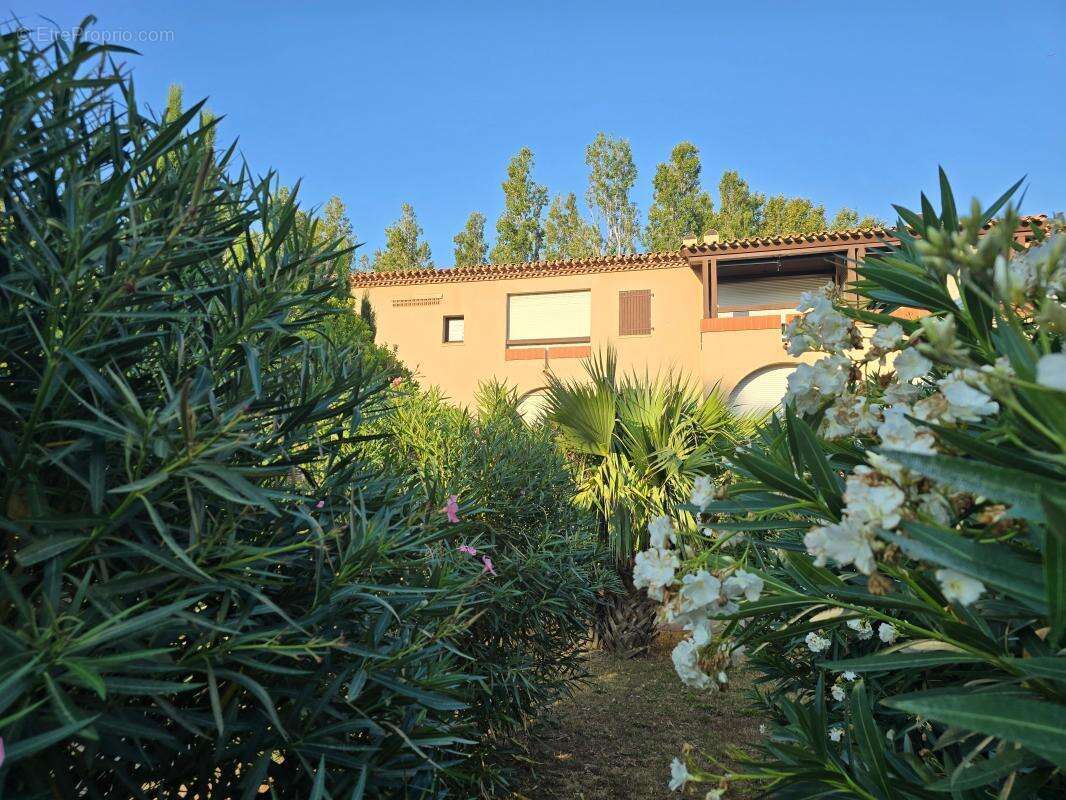 T2 avec terrasse dans un écrin de verdure à deux pas de la mer ! - photo 12