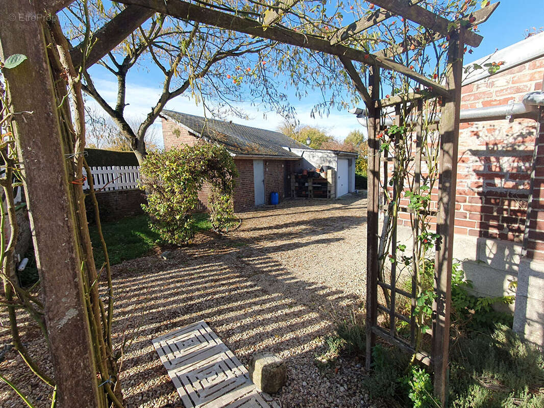 Maison à MONTESCOURT-LIZEROLLES