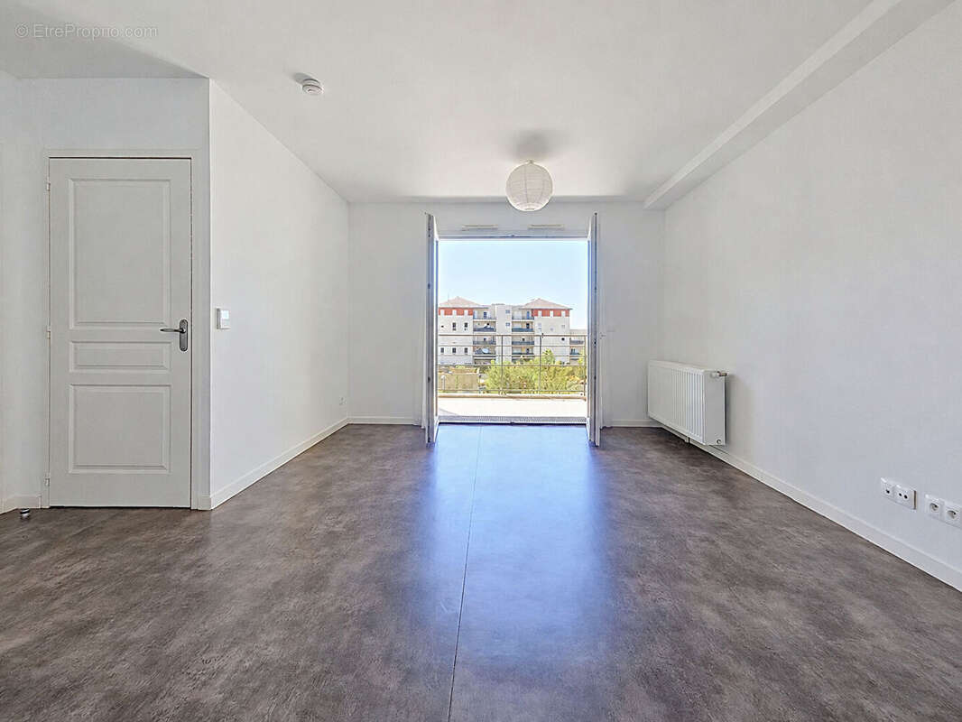 Appartement récent 2 chambres avec balcon et place de stationnement - photo 2