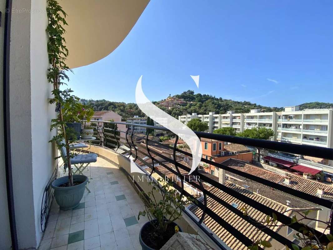 Appartement à VALLAURIS