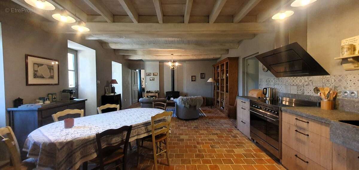 Propriété magnifiquement rénovée - photo 3
