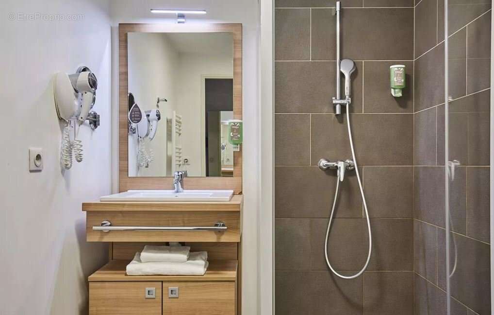 INVESTISSEMENT LOCATIF  RUEIL MALMAISON  Résidence Odalys Campus Paris Rueil - 5.78% de rentabilité - photo 5