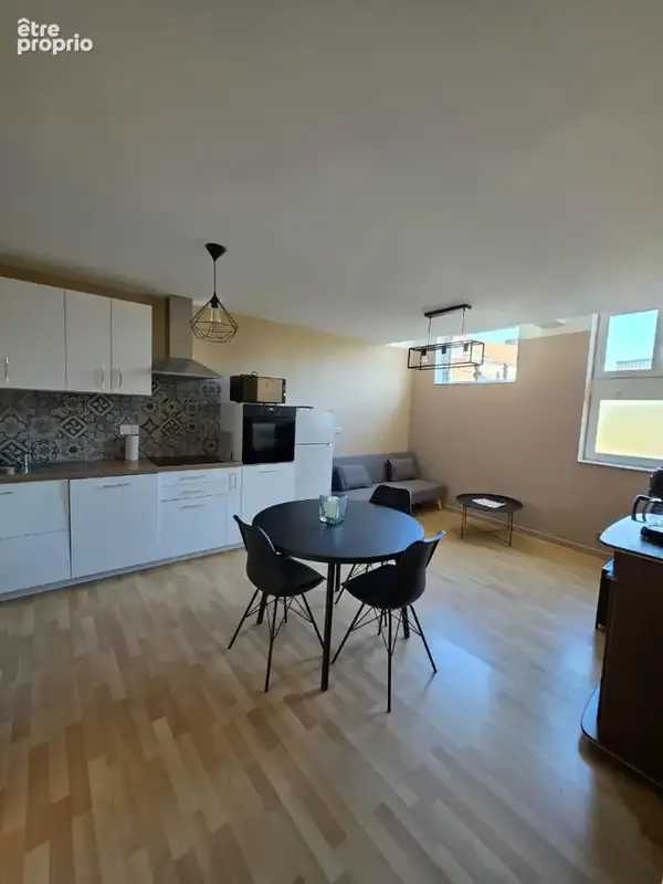 Immeuble  de rapport - 3 appartements dont 1 avec cour - En bon état général. - photo 7