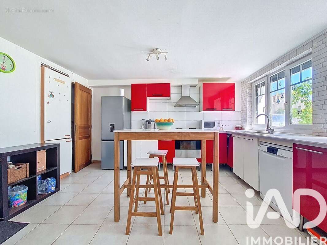 Maison 74 m² à Isles-Les-Meldeuses  - photo 5