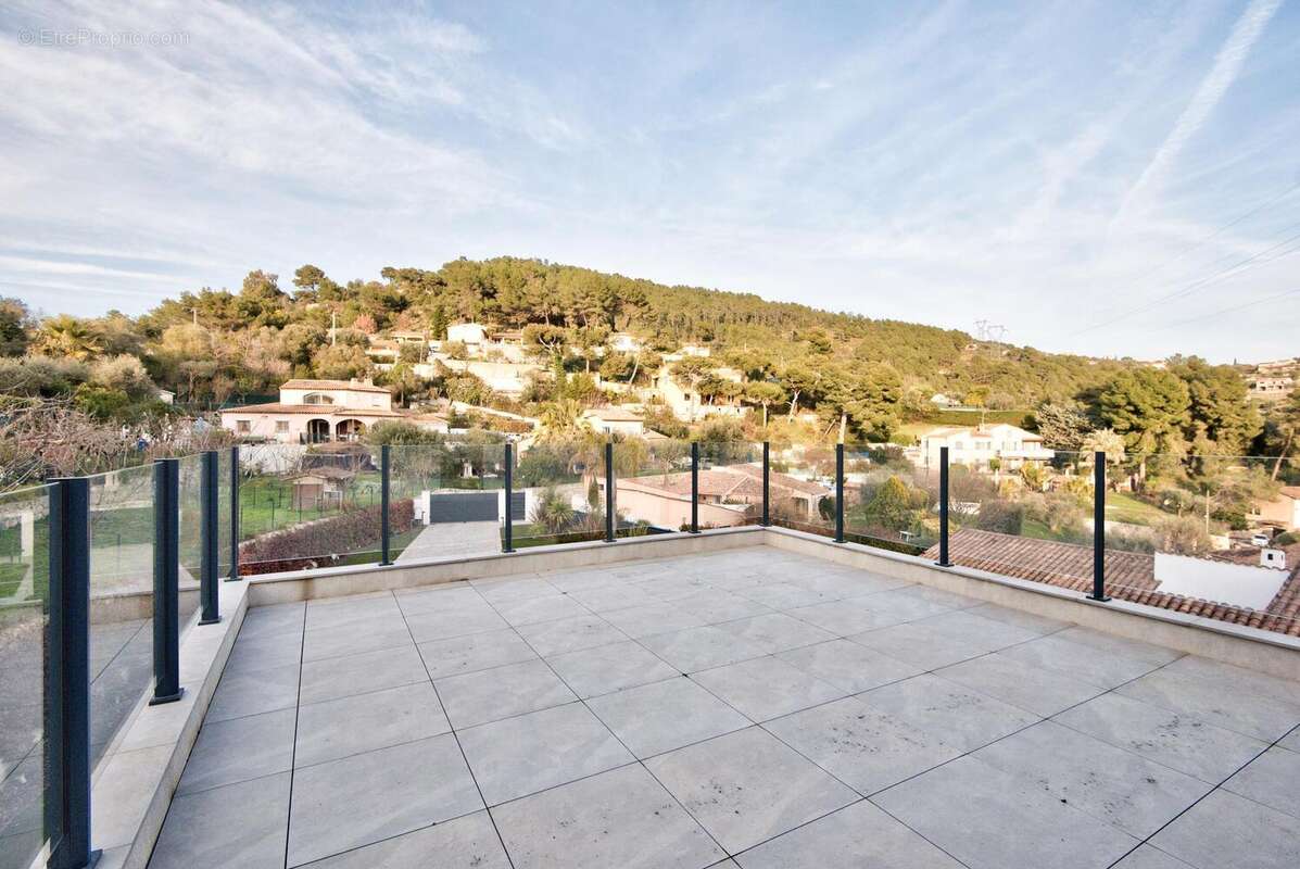 Maison à TOURRETTE-LEVENS