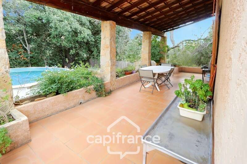 Maison à vendre 7 pièces LA CADIERE D'AZUR (83) - photo 2