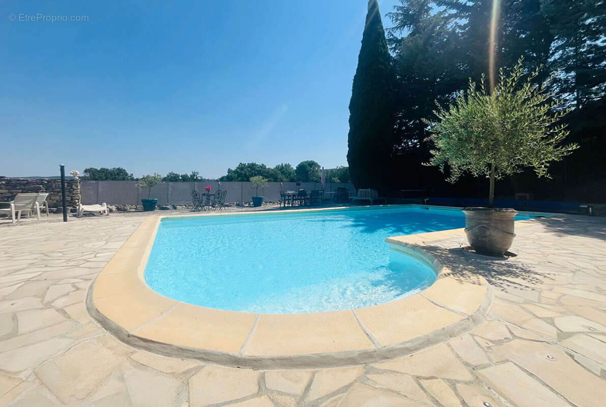 Goudargues - Villa 100m2 avec piscine sur 889m2 de terrain - photo 4