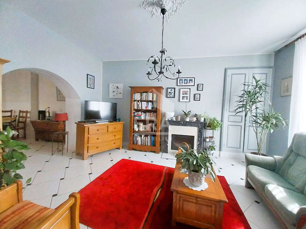 Maison à CHANNAY-SUR-LATHAN