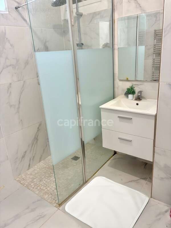 **Exclusivité**Sainte-Cécile**Maison rénovée de 137 m², 4 chambres, jardin et double garage - photo 13