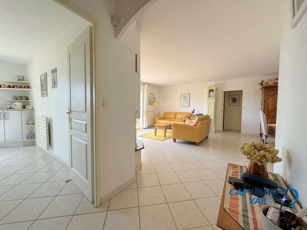 Maison 141 m² à Le Beausset  - photo 6