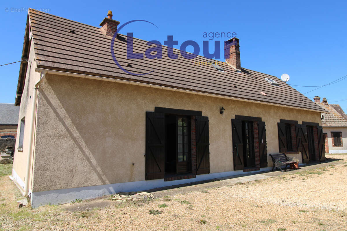 Maison à TREMBLAY-LES-VILLAGES
