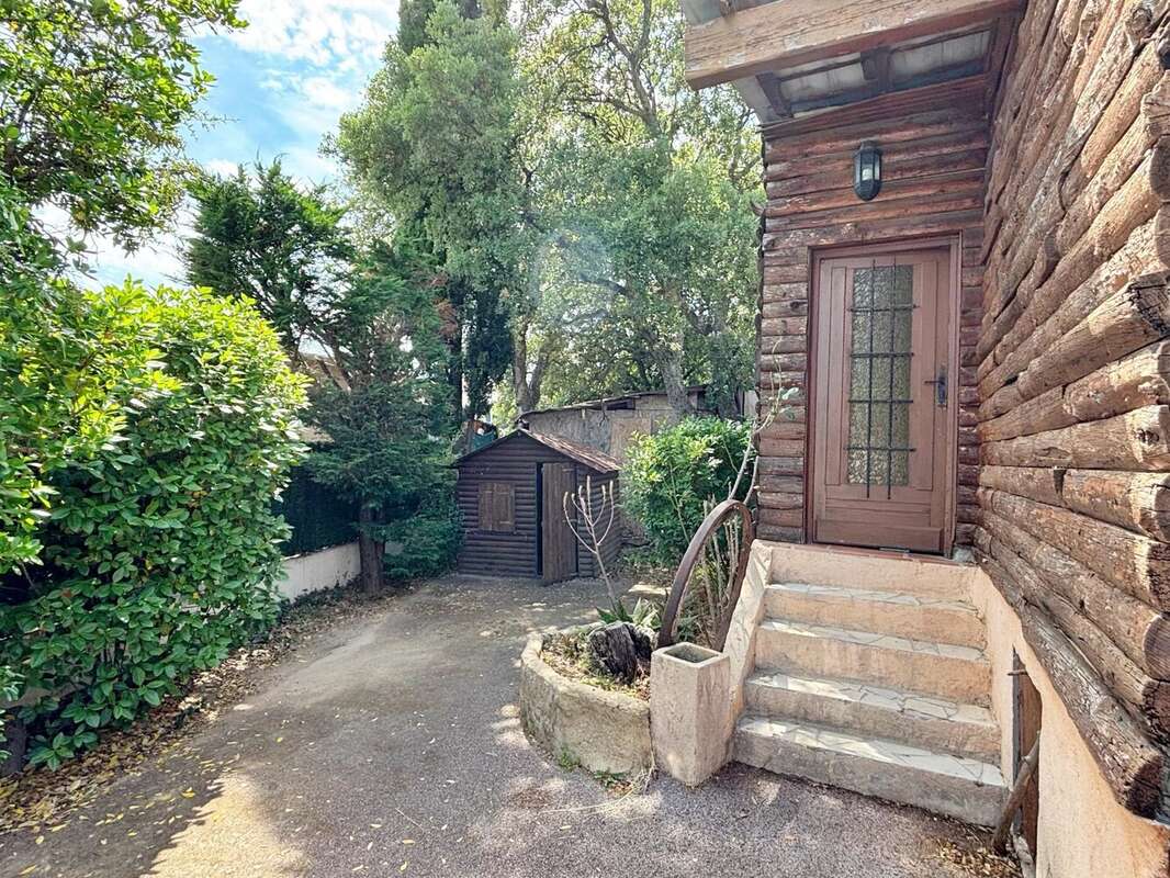 Maison à ROQUEBRUNE-SUR-ARGENS