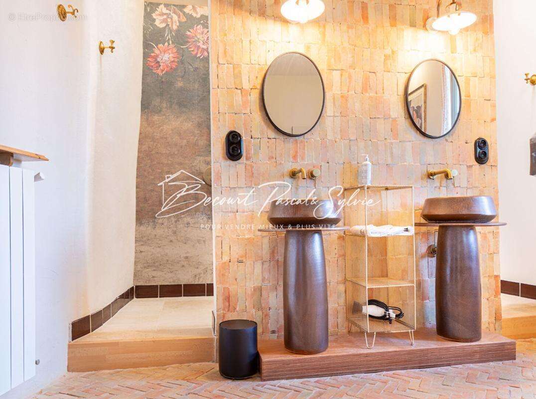 Maison à PERNES-LES-FONTAINES