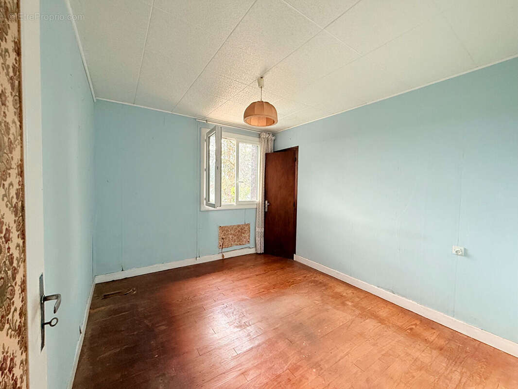 Maison à rénover 5 pièce(s) de 78 m² à Pradines - photo 8