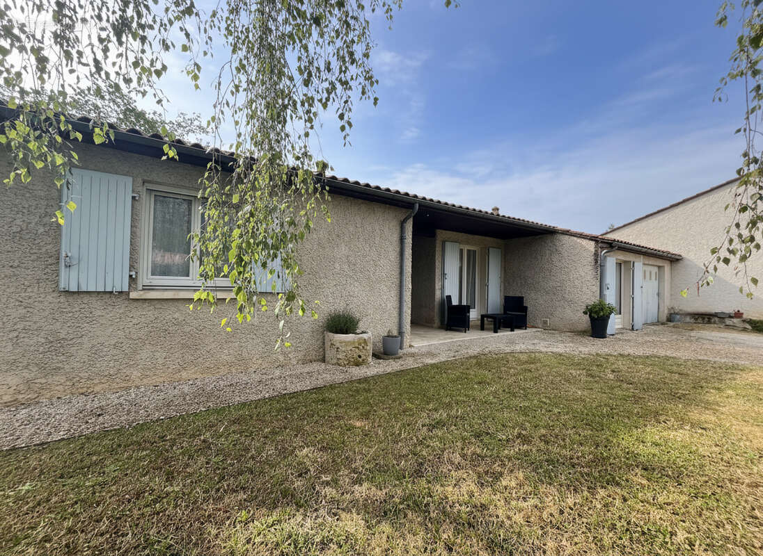 Maison à SAINT-YRIEIX-SUR-CHARENTE