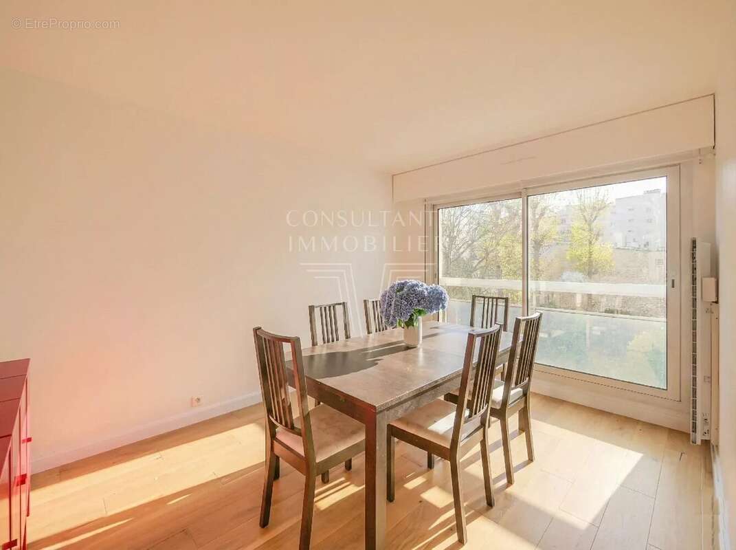 Appartement à PARIS-16E