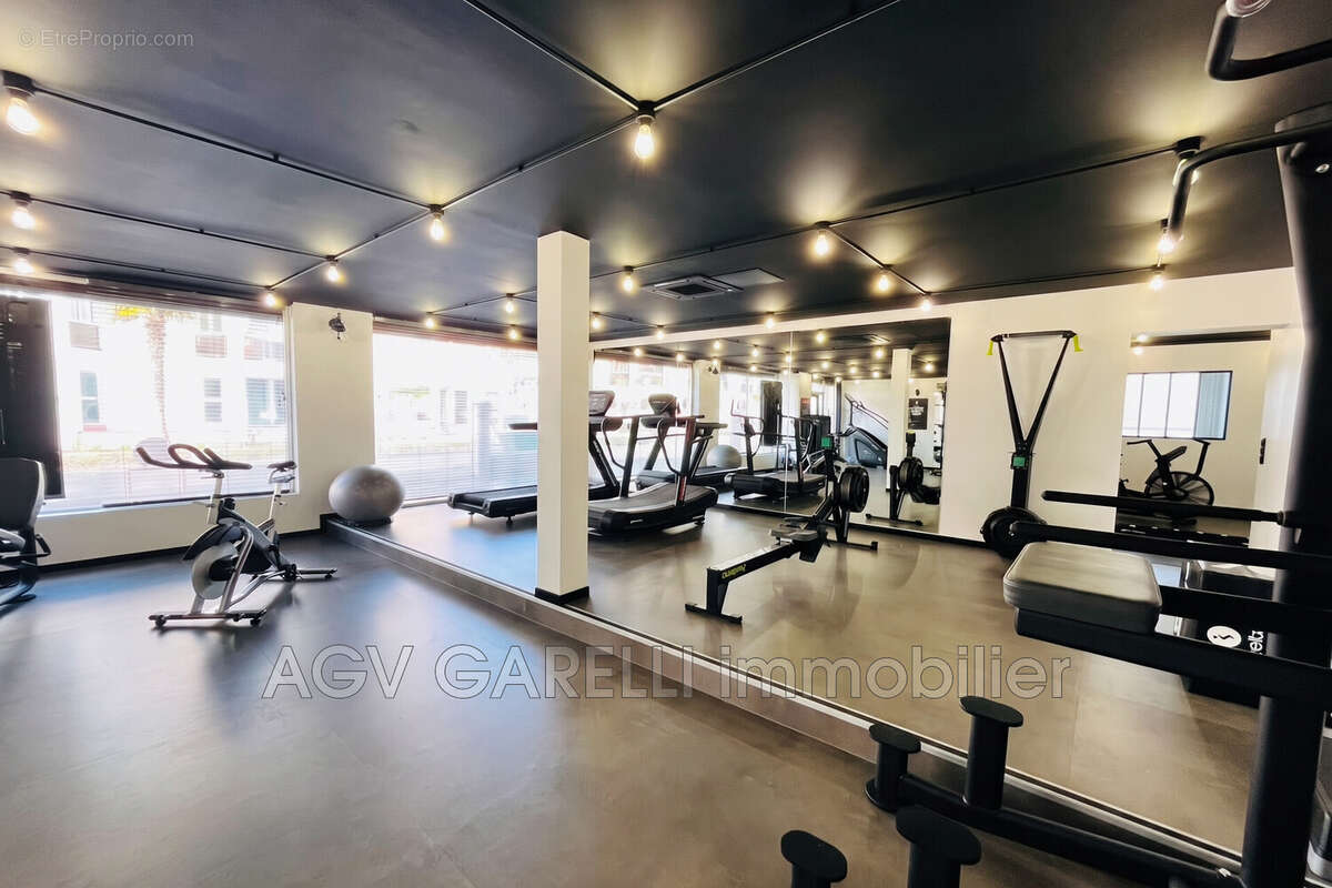Commerce 157 m² à Sanary-Sur-Mer  - photo 4
