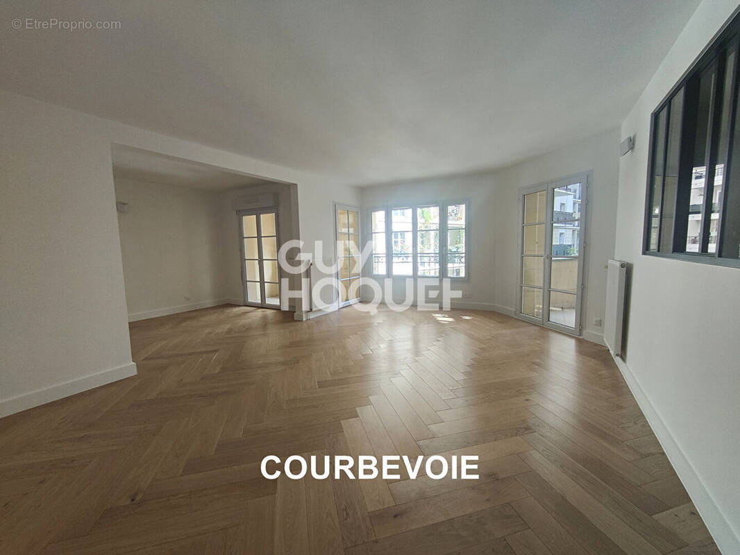 Appartement à COURBEVOIE