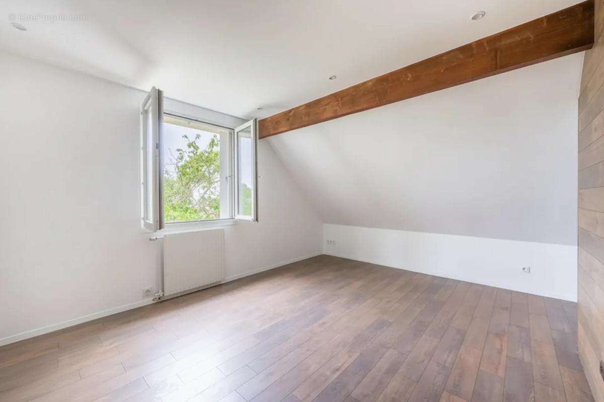 Maison familiale de 5 pièces - 132 m2 - L'Isle-Adam - photo 9