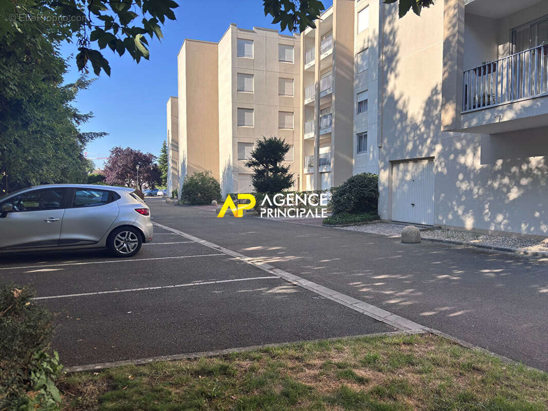 Appartement à SARTROUVILLE